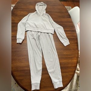 Alo yoga Muse set in oatmeal